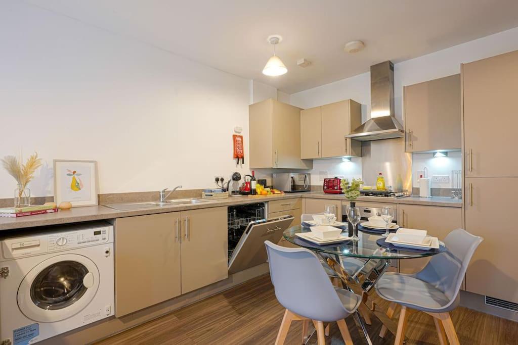 Luxury Campbell Park Apartments In Central Mk With Balcony, Free Parking & Smart Tv With Netflix By Yoko Property 밀턴 케인즈 외부 사진