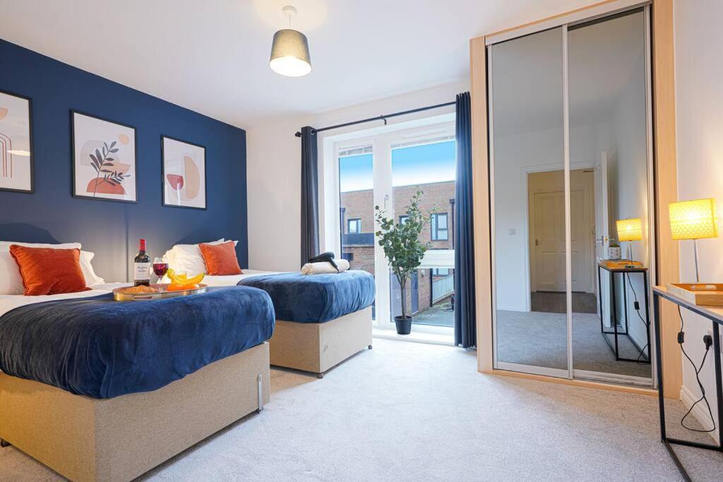 Luxury Campbell Park Apartments In Central Mk With Balcony, Free Parking & Smart Tv With Netflix By Yoko Property 밀턴 케인즈 외부 사진