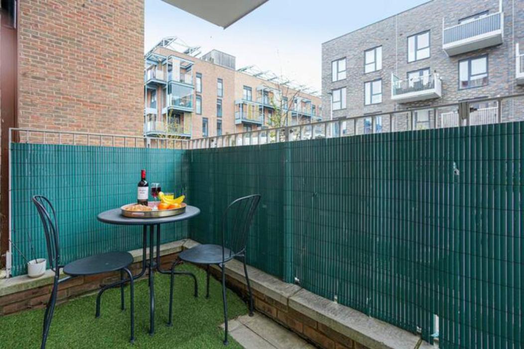 Luxury Campbell Park Apartments In Central Mk With Balcony, Free Parking & Smart Tv With Netflix By Yoko Property 밀턴 케인즈 외부 사진